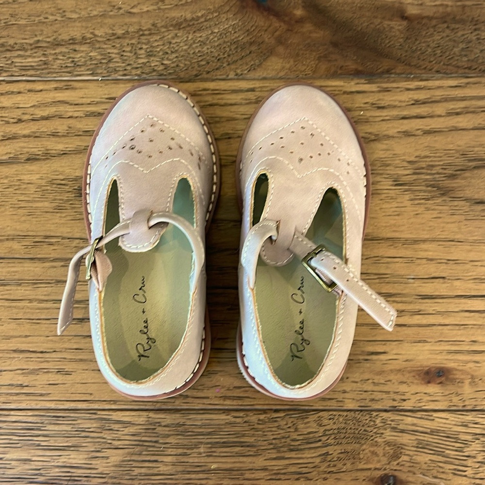 Rylee + Cru Mary Jane flat girls shoes in Dusty Rose, size 9. Worn once.